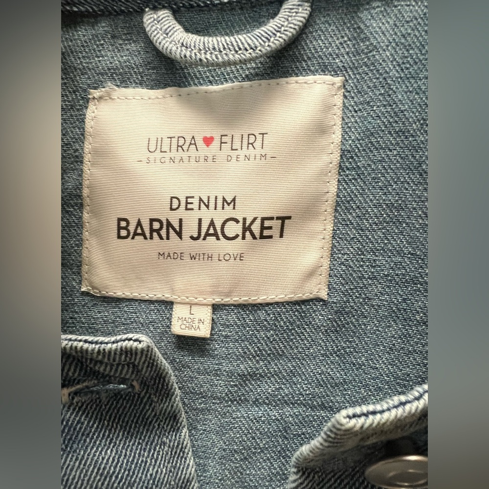 Ultra Flirt - Large - New With Tags - Light Blue Denim Barn Jacket  Cream Label - Picture 2 of 9